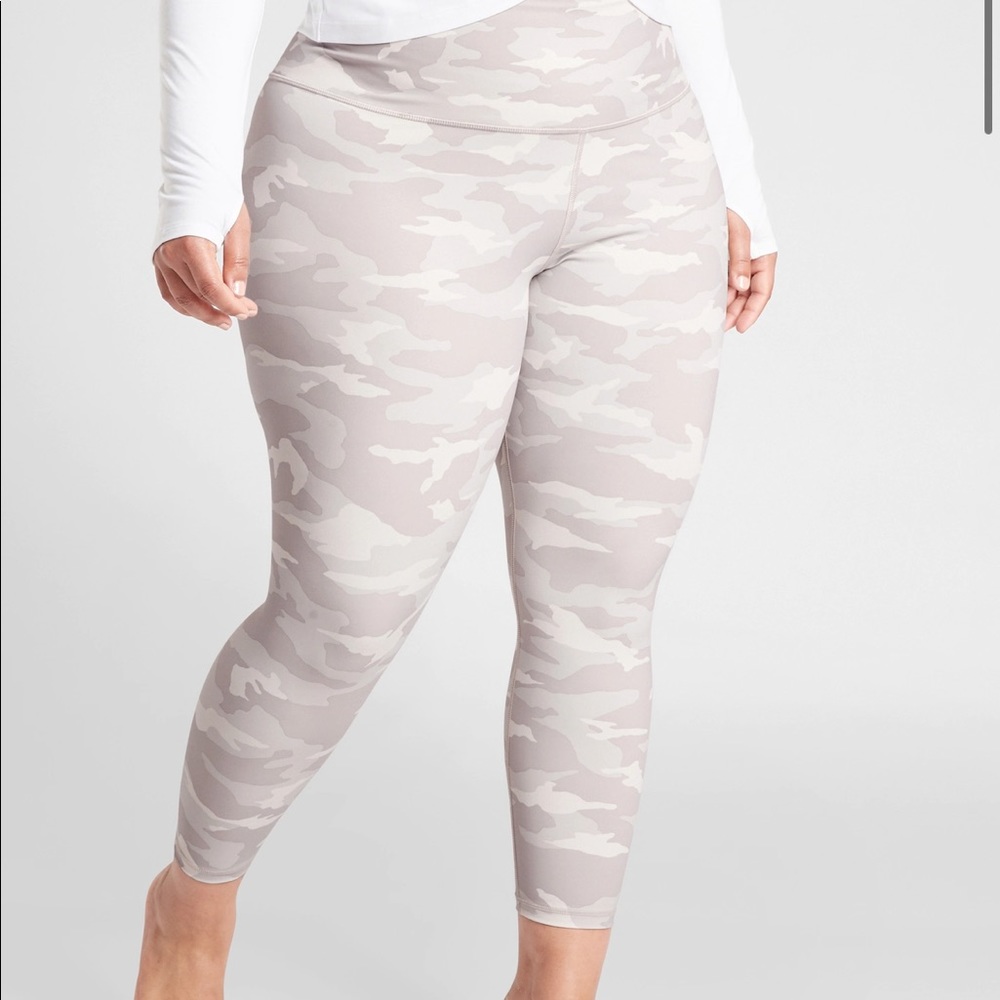 NWT Athleta Elation Camo 7/8 Legging